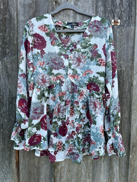 Suzanne Betro Tops - Romantic Floral V-Neck Peplum Blouse in White, Burgundy & Sage